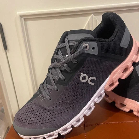 On Running Women's Cloudswift Black, Gray with Rose Accent size 6 - Picture 3 of 8